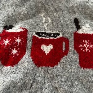 Cupcakes & Cashmere women’s large Gray sweater Coffee cappuccino heart mugs